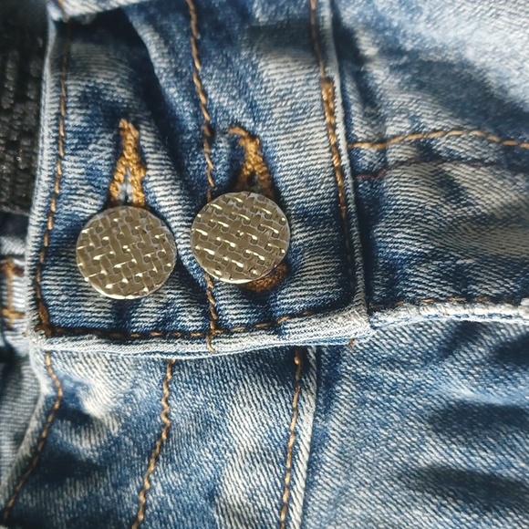 Crocker Denim Lightwash Skinny Jeans With A Double Button Womans Size 3 - Picture 3 of 11